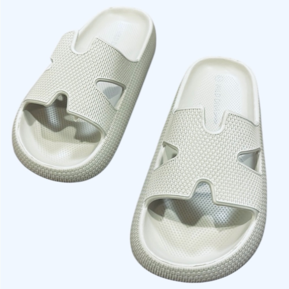 Wild Diva Lounge Maura Strap Sandals Size 6  Beige Open Toe Slip On Style New - Picture 3 of 12